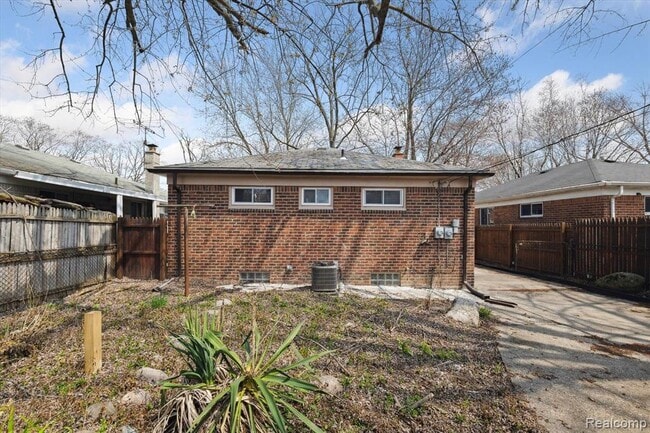 Building Photo - 452 Sunningdale Dr