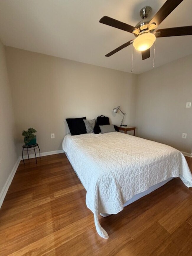 Building Photo - SPACIOUS 2 BEDROOM 2 BATH CONDO WITH LOFT IN KING FARM