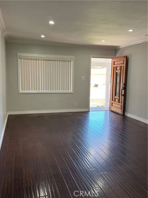 Building Photo - 8739 Tyrone Ave