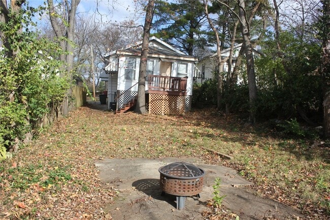 Building Photo - 7028 Glades Ave