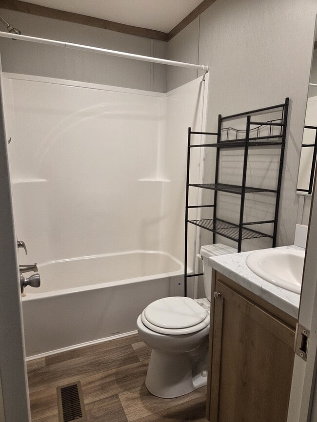 Building Photo - Lovely 3 Bedroom/2 Bath Single Wide in Madison