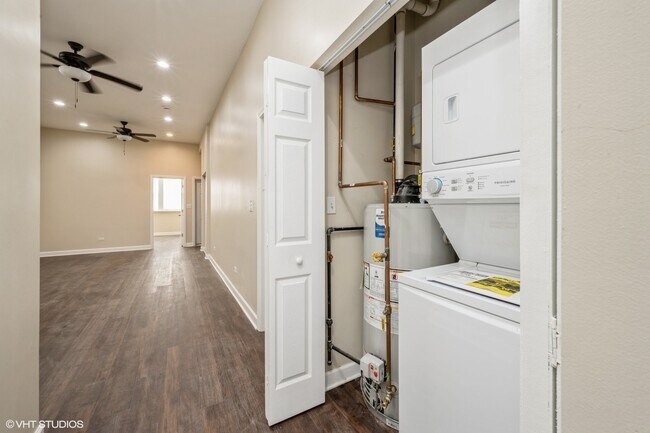 Building Photo - 5026 W Madison St