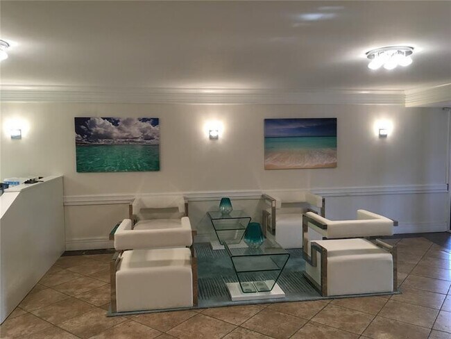 Building Photo - 2900 NE 30th St