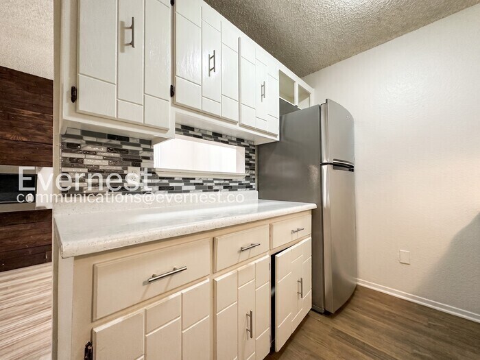 Building Photo - 3035 Oneal Pkwy