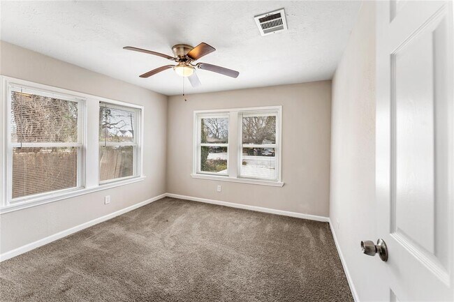 Building Photo - 3722 Seabrook St