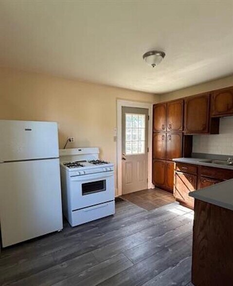 Building Photo - 427 S Prairie Ave