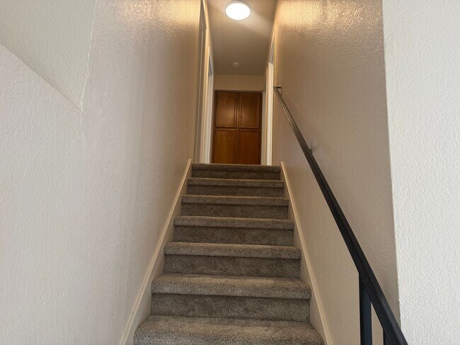 Building Photo - 191 Merlot Ct