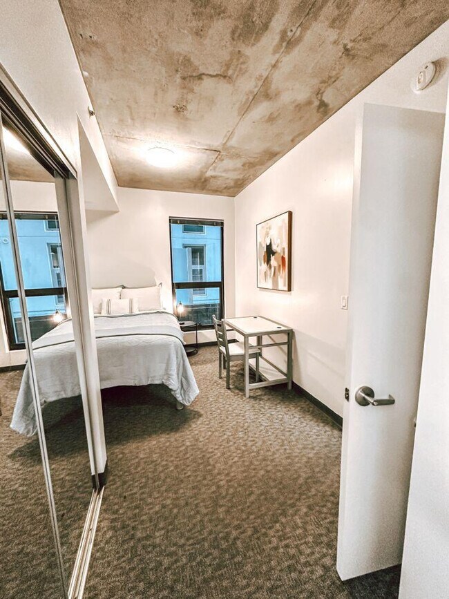 Building Photo - 1031 N Park Ave