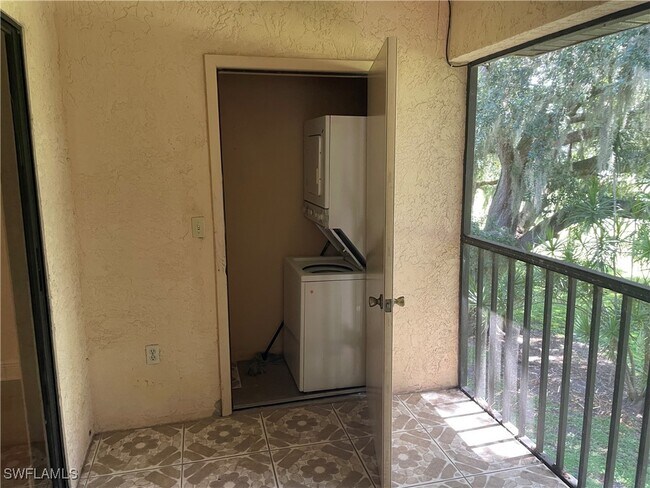 Building Photo - 2137 Golfside Village Dr
