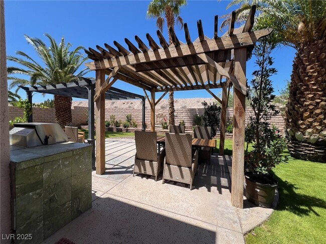 Building Photo - 8350 Campana Dr
