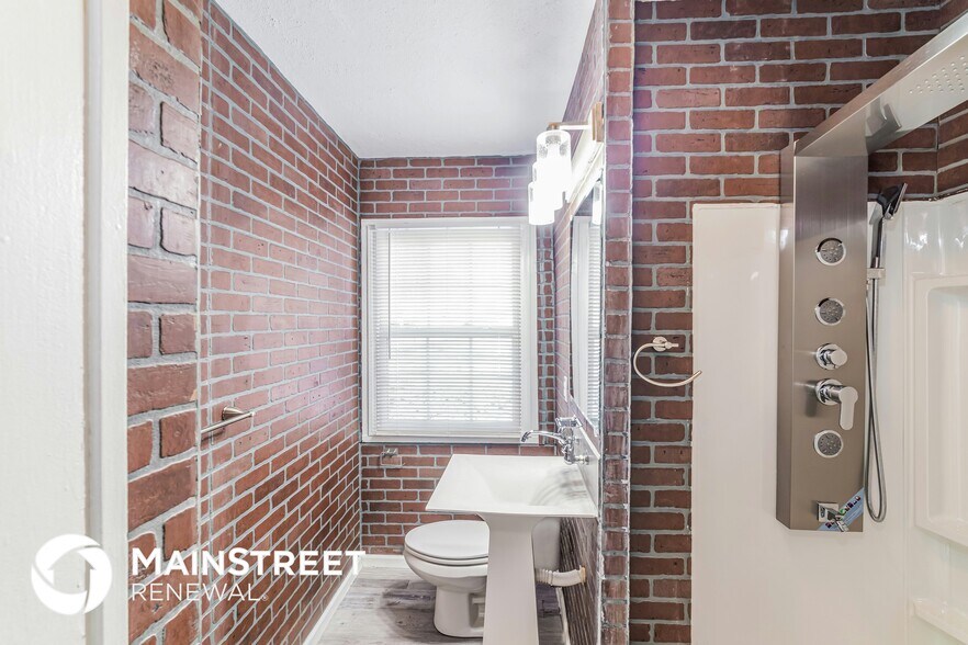 Building Photo - 5810 Alanadale Dr