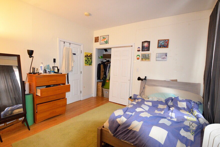 Building Photo - 322 St Paul St