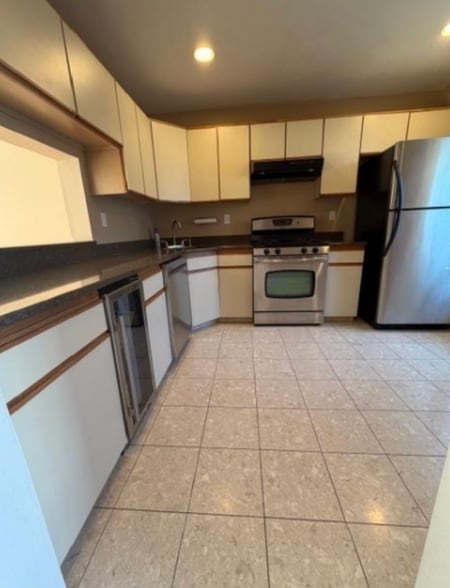 Building Photo - 3705 Pinhorn Dr