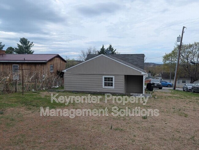 Building Photo - 12 Miller St