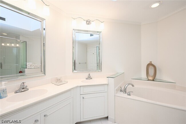 Building Photo - 900 L'Ambiance Cir