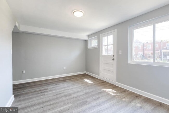 Building Photo - 633 Lucia Ave