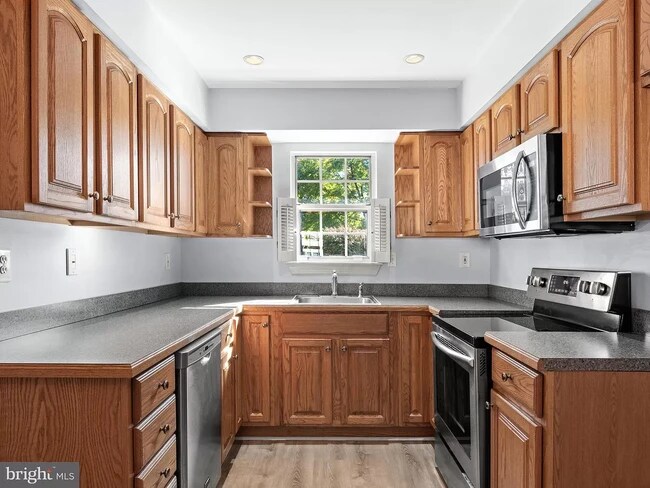 Building Photo - 232 Carlyn Ct