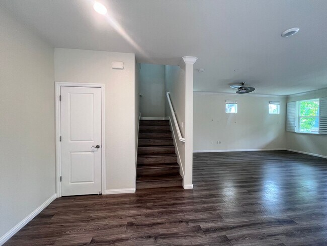 Building Photo - STUNNING 4BD/2.5BA TOWNHOUSE IN WALNUT CREEK!!!