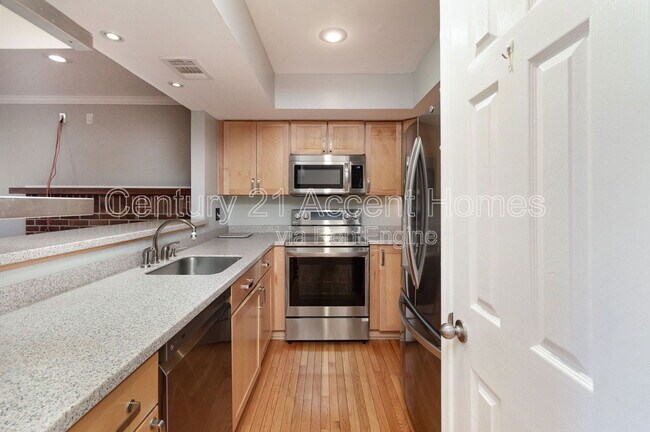 Building Photo - 2514 S Arlington Mill Dr