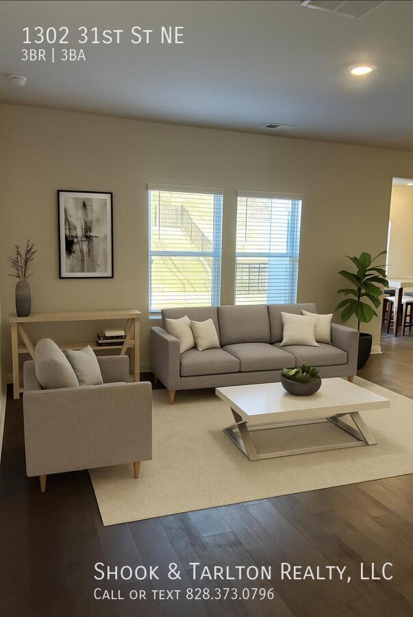 Building Photo - 1302 31st St NE