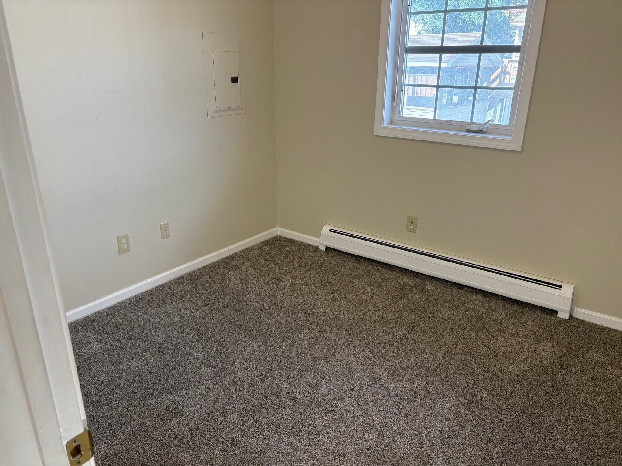 Building Photo - 10 Southview Dr