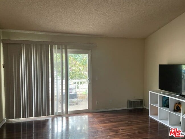 Building Photo - 8725 Beckenham Ln