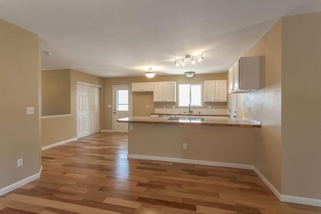 Building Photo - 2362 Calcite St