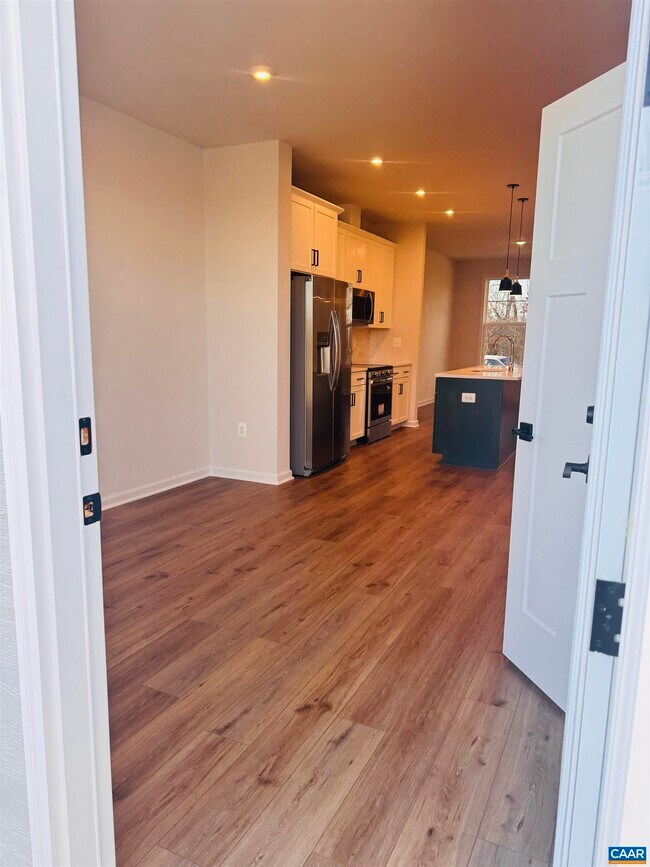 Building Photo - 2225 Woodburn Rd