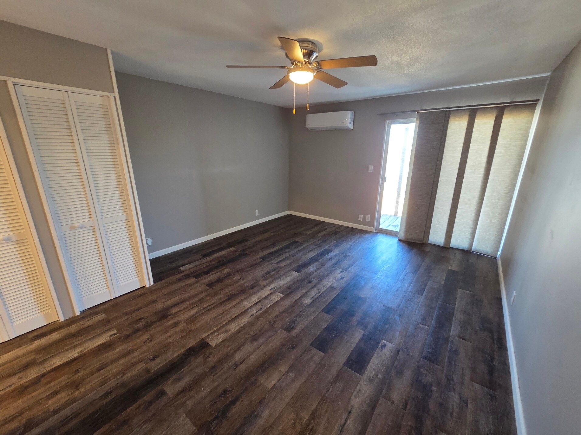 Building Photo - 734 N Country Acres Ave