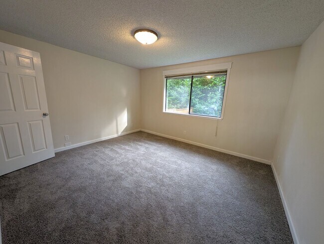Building Photo - Corner Lot Triplex Unit in Gig Harbor, Ava...