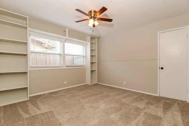 Building Photo - 920 Waterview Cir