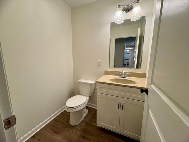 Building Photo - 3 Bedroom 2.5 Bathroom Townhome in Mechanicsburg!