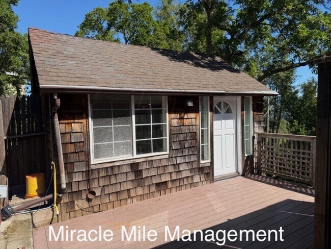 Building Photo - Charming Private Cottage in San Anselmo
