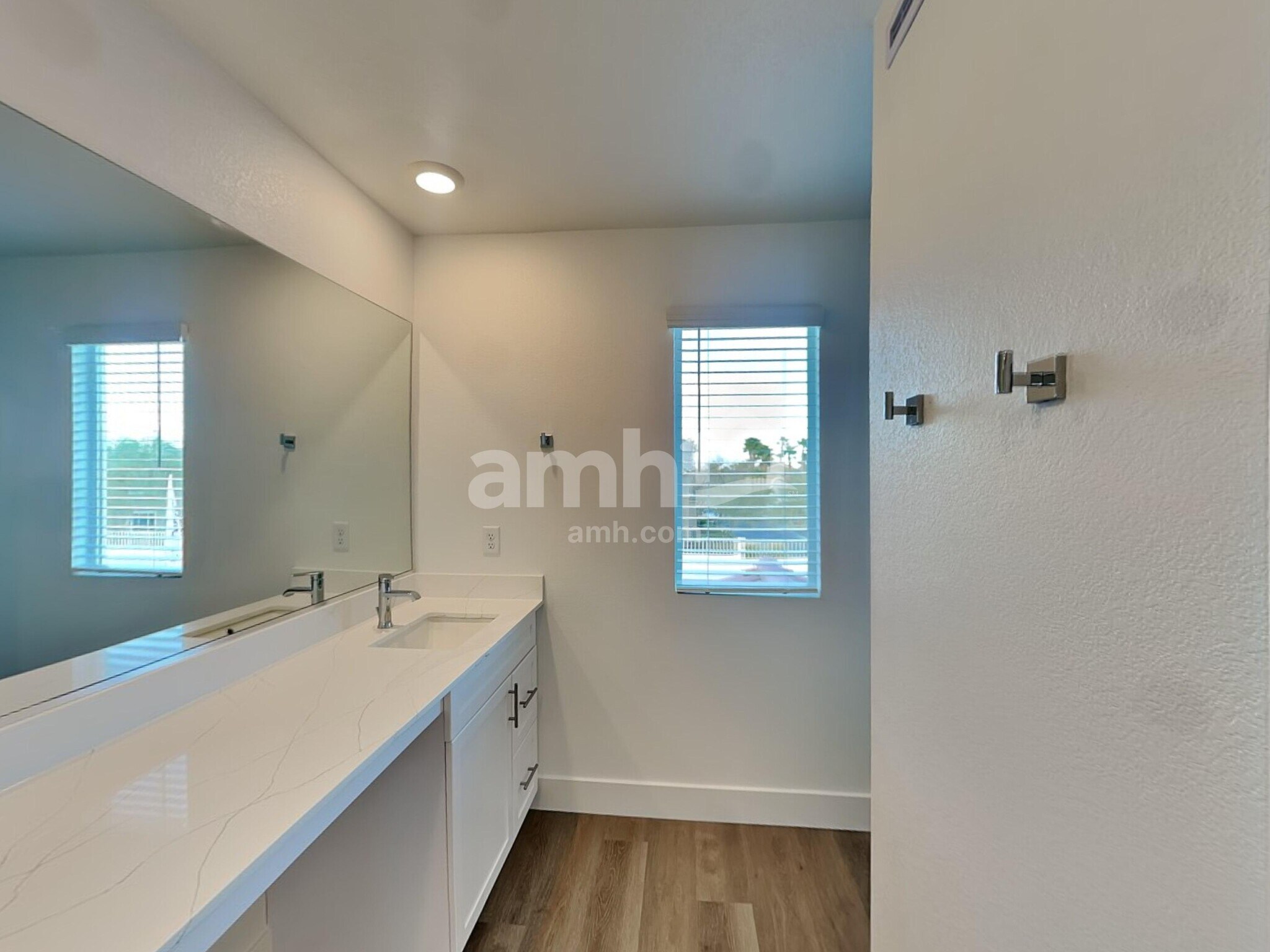 Building Photo - 10052 W Oleta Ave