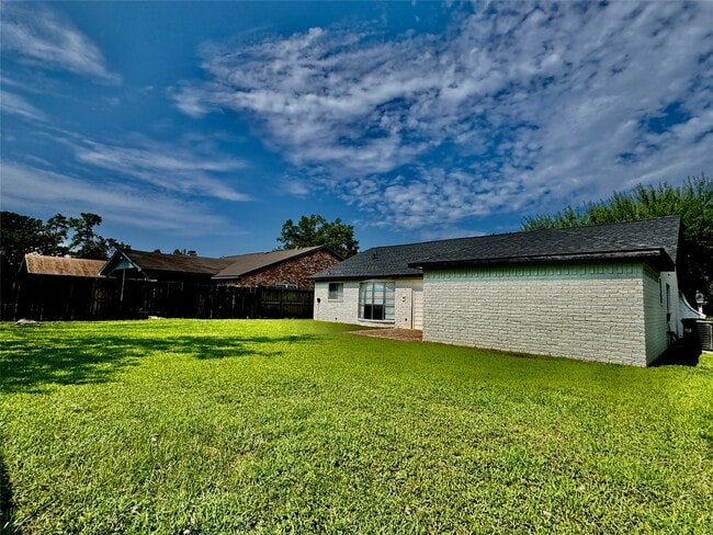 Building Photo - 15218 Falcon Ridge Dr