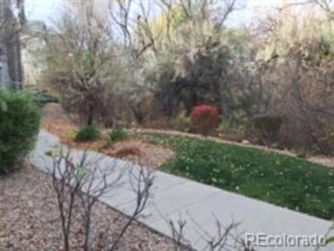 Building Photo - Bright and open three bedroom two full bat...
