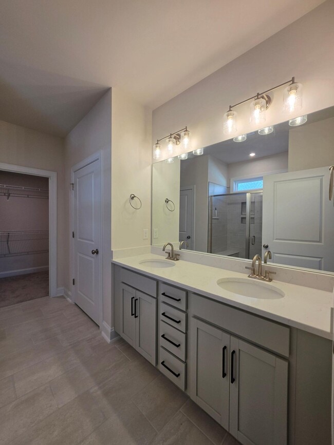 Building Photo - 3360 Rustic Dr