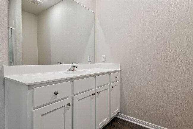 Building Photo - 15834 Berry Hl Dr