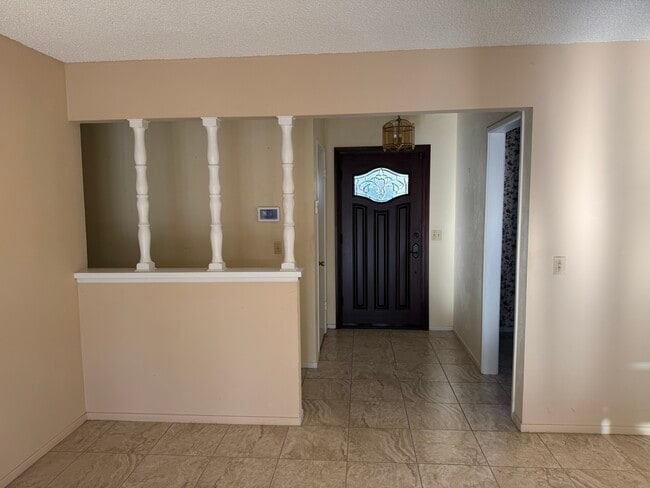 Building Photo - 15856 Lawnhill Dr