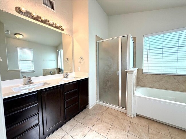 Building Photo - 500 Obsidian Ln