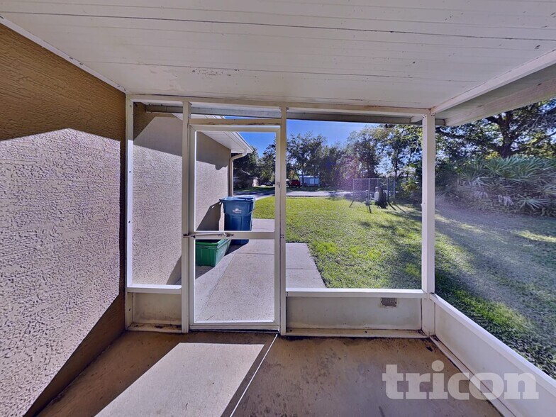 Building Photo - 1090 3rd Ave