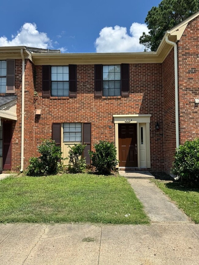 Primary Photo - 306 Circuit Ln