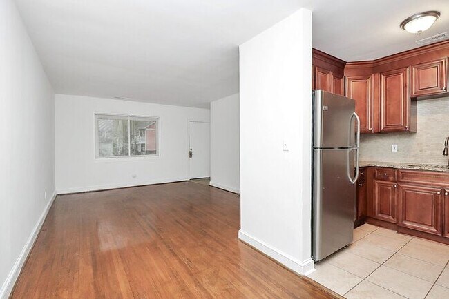 Building Photo - Charming 2BD/1BA Unit on Pecan Ave!