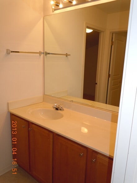 Upstairs Bathroom - 3 Tiverton Ct