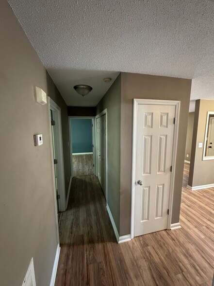 Building Photo - 1740 Shoreline Dr
