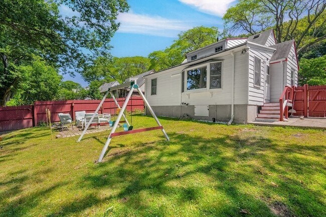 Building Photo - 567 Poplar St