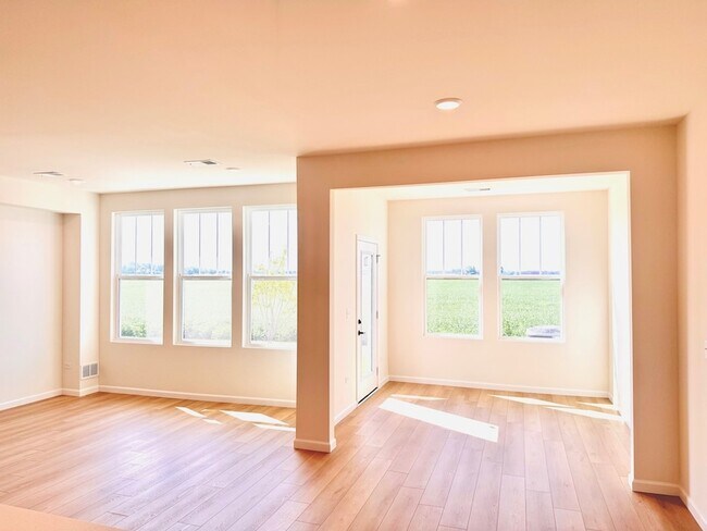 Building Photo - 2177 Ryegrass Ln