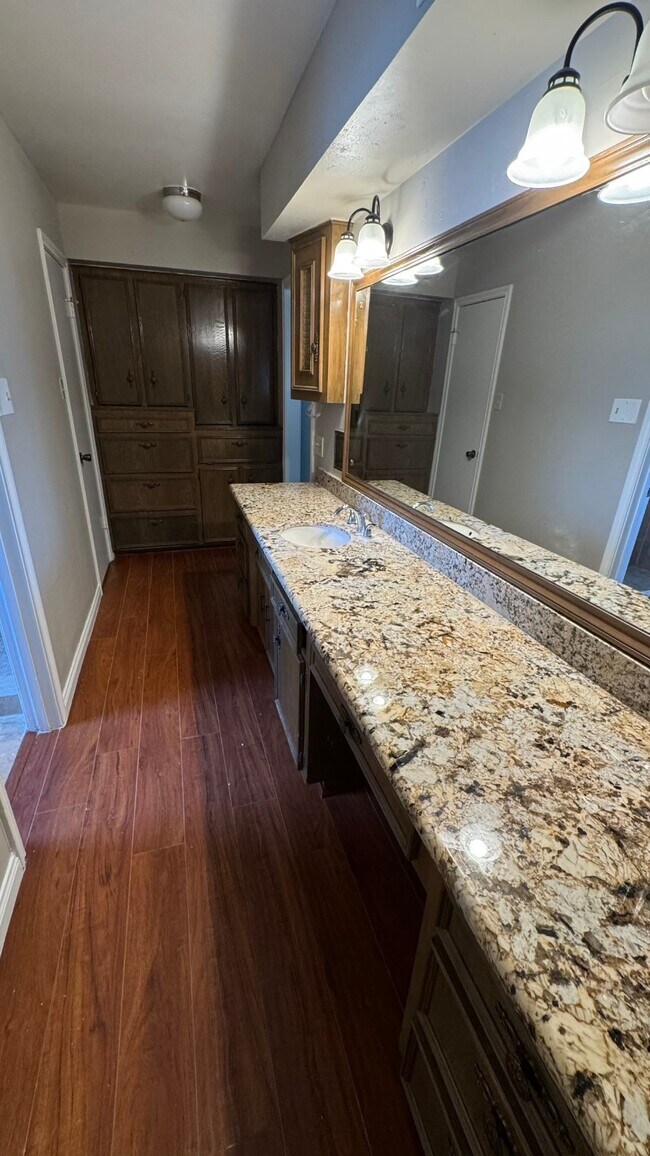 Building Photo - 2607 Bermuda Dunes Dr