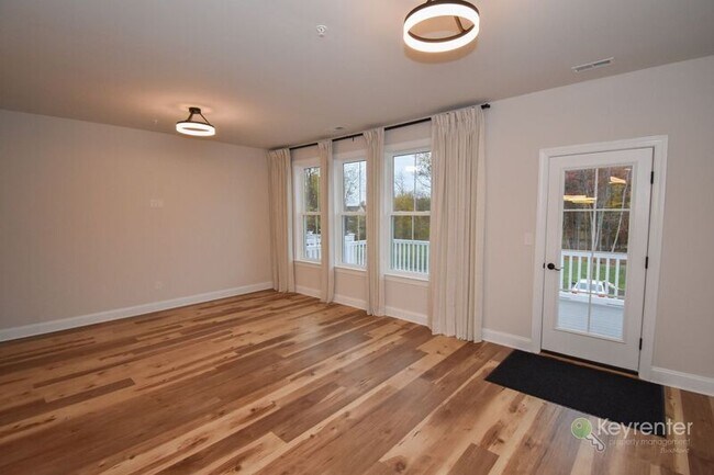 Building Photo - 320 Schadle Rd