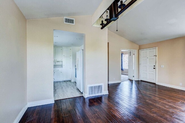 Building Photo - Spacious 2 Bedroom, 2 Bath – End Unit with...